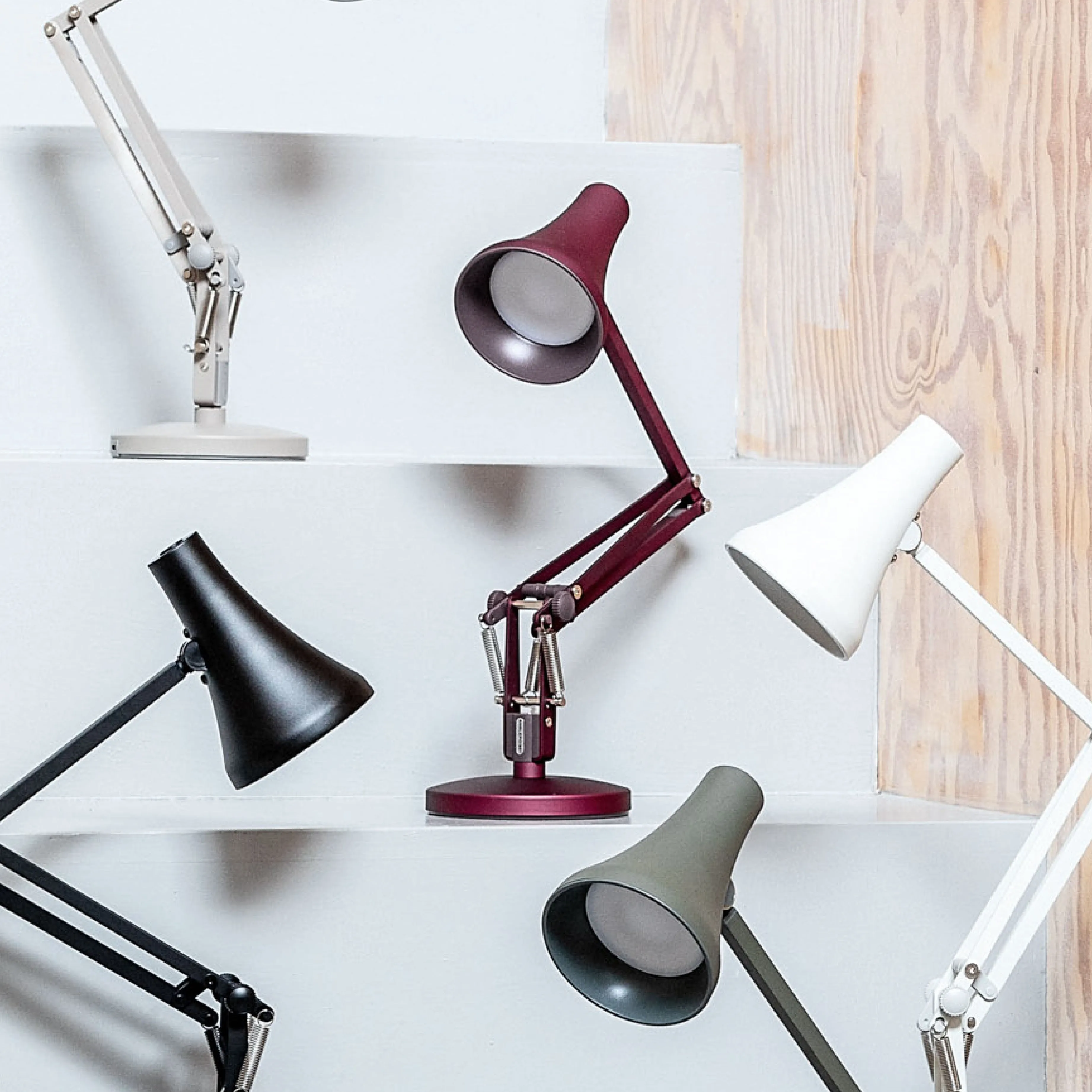 90 Mini Mini Desk Lamp | Berry Red