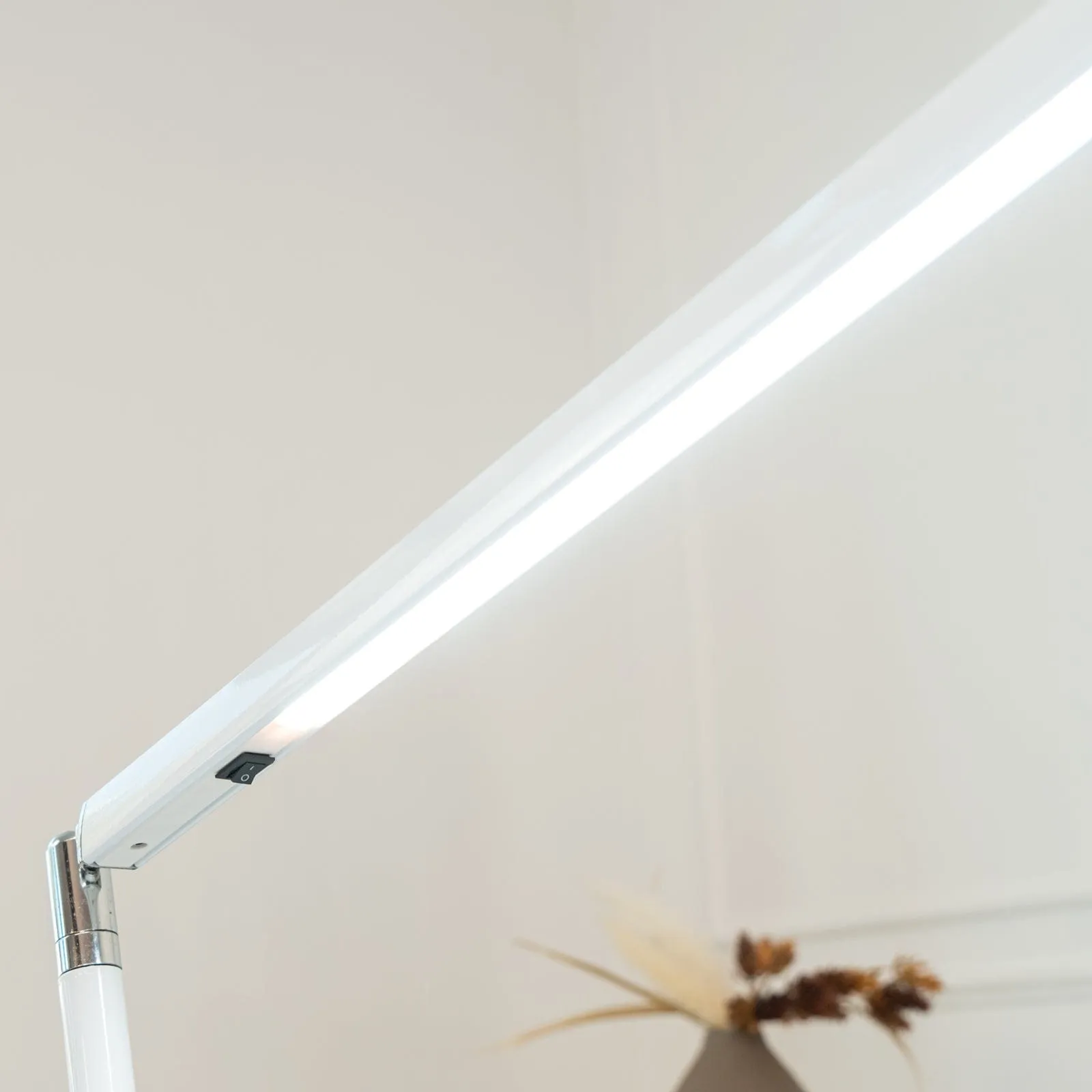 KEEN Neo LED Tabletop Lamp