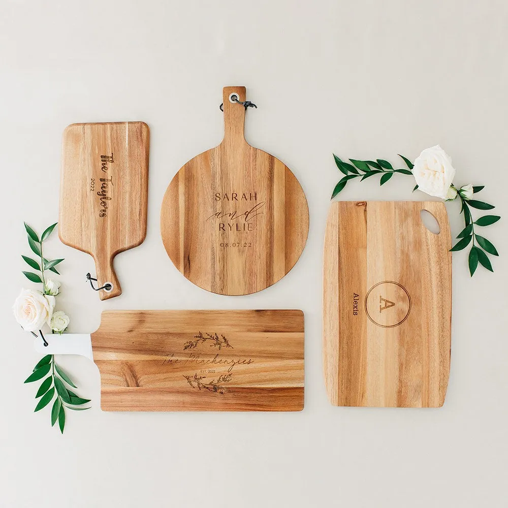 PERSONALIZED ROUND CUTTING & SERVING BOARD WITH HANDLE - MODERN COUPLE