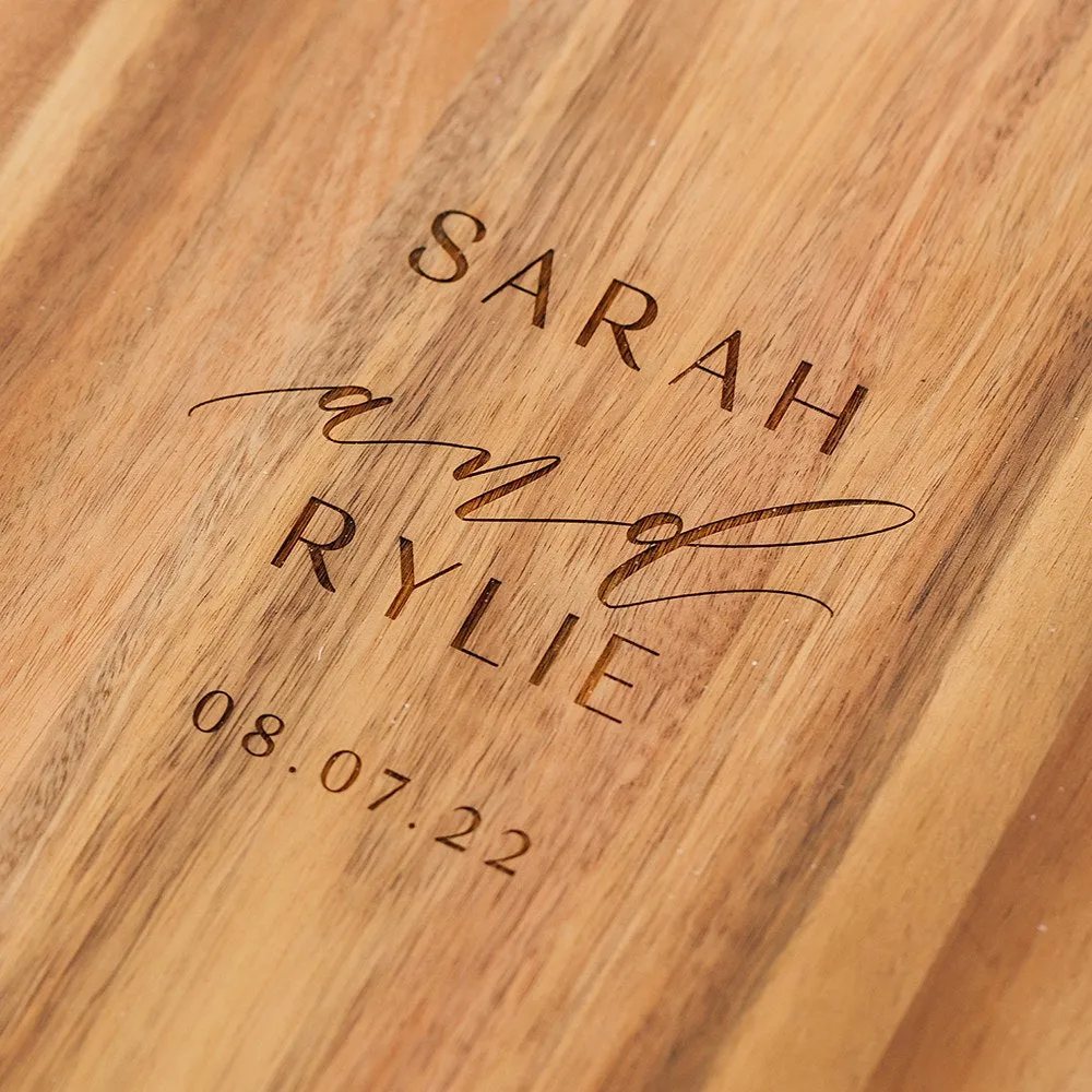 PERSONALIZED ROUND CUTTING & SERVING BOARD WITH HANDLE - MODERN COUPLE